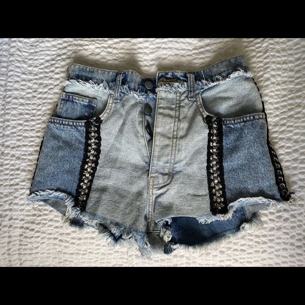 Carmar Distressed Chain shorts size 26